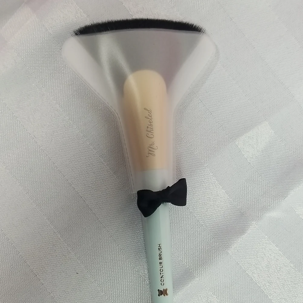 TOO FACED MR CHISELED CONTOUR BRUSH